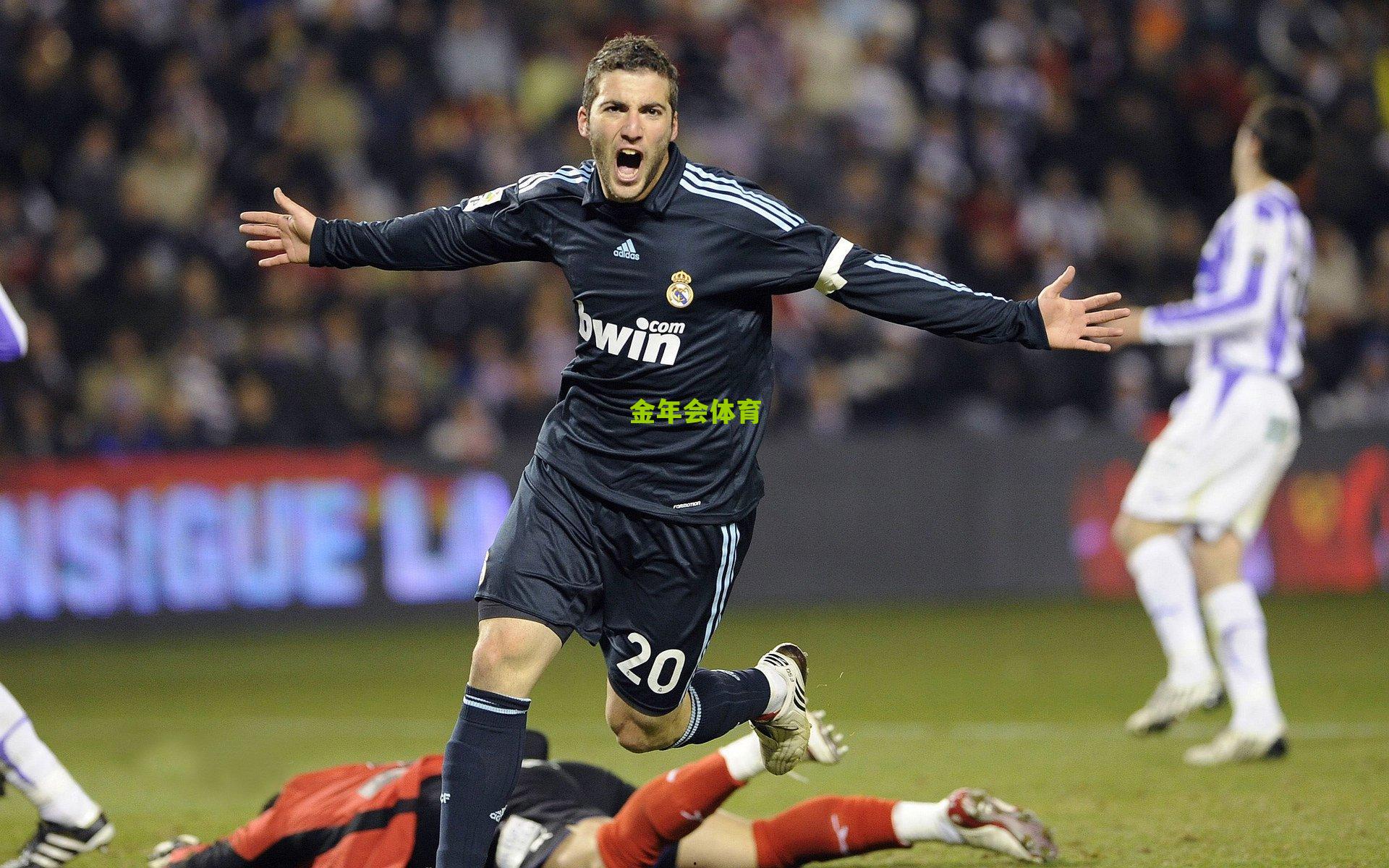 泳坛新纪元！18岁张展硕全运四金闪耀，两胜传奇宣告时代更迭