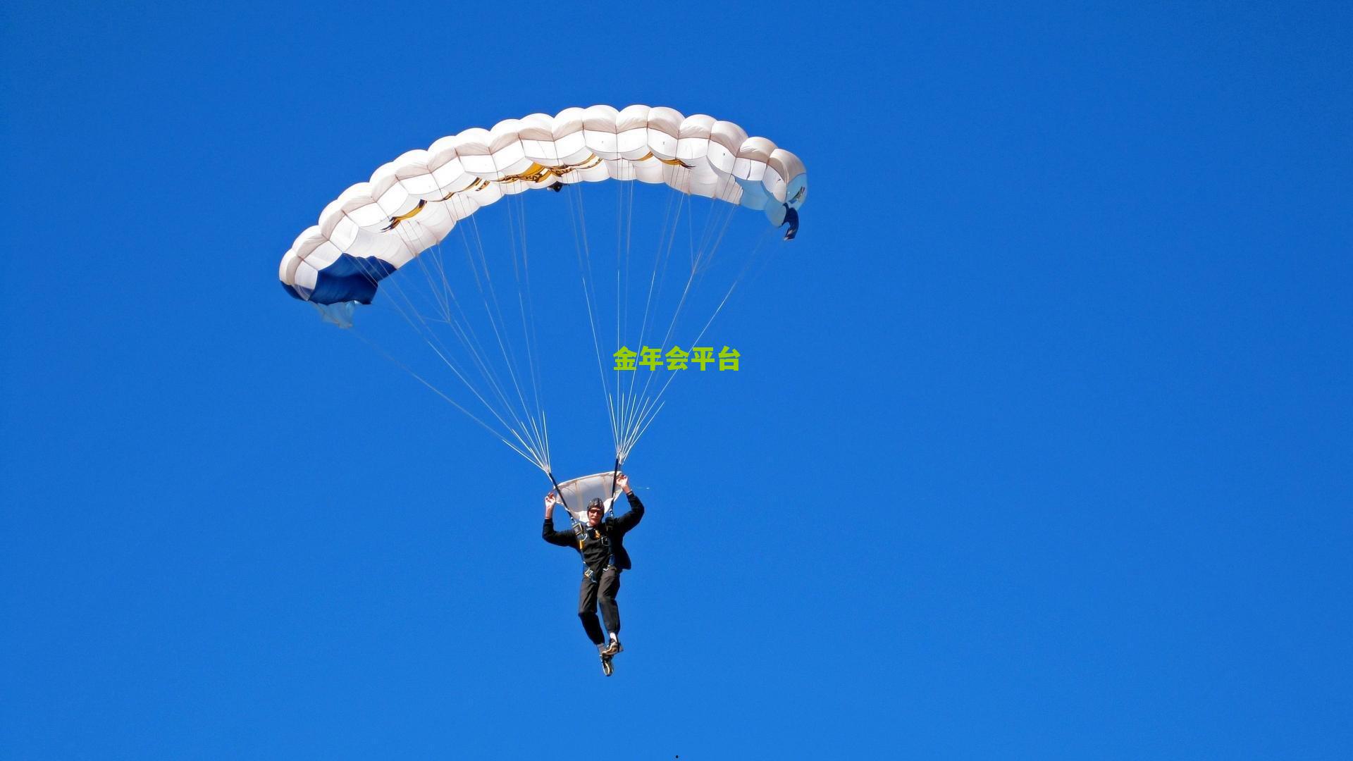 杨鸣回应退役传闻，告别视频纯属娱乐，未来仍与篮球同行